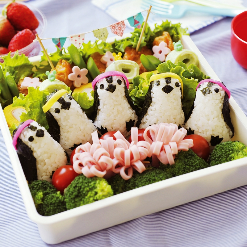 Cơm hộp Bento Nhật Bản, bữa trưa tiện lợi đầy đủ dinh dưỡng.
